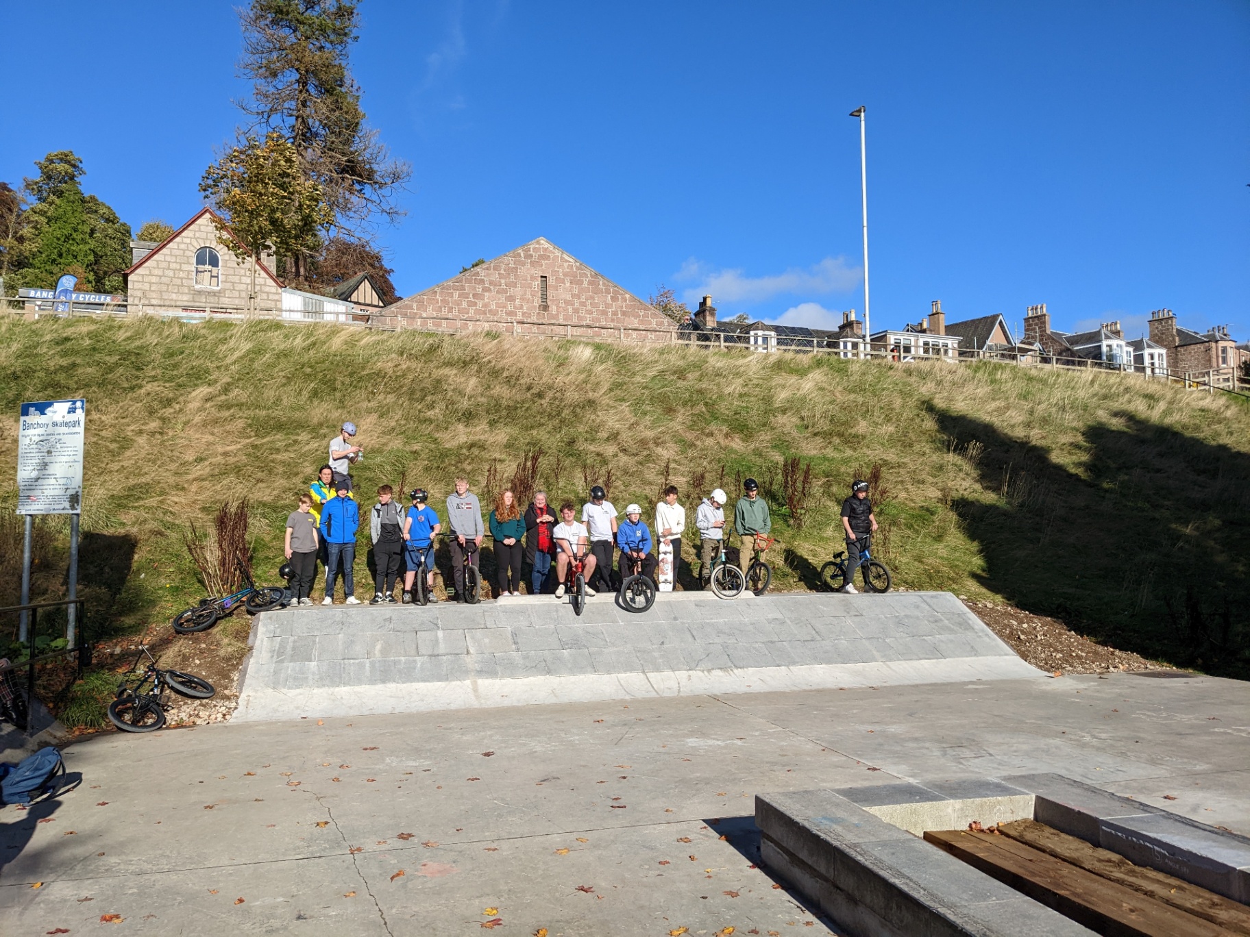Skaters trying out the bowl and street section in October 2022