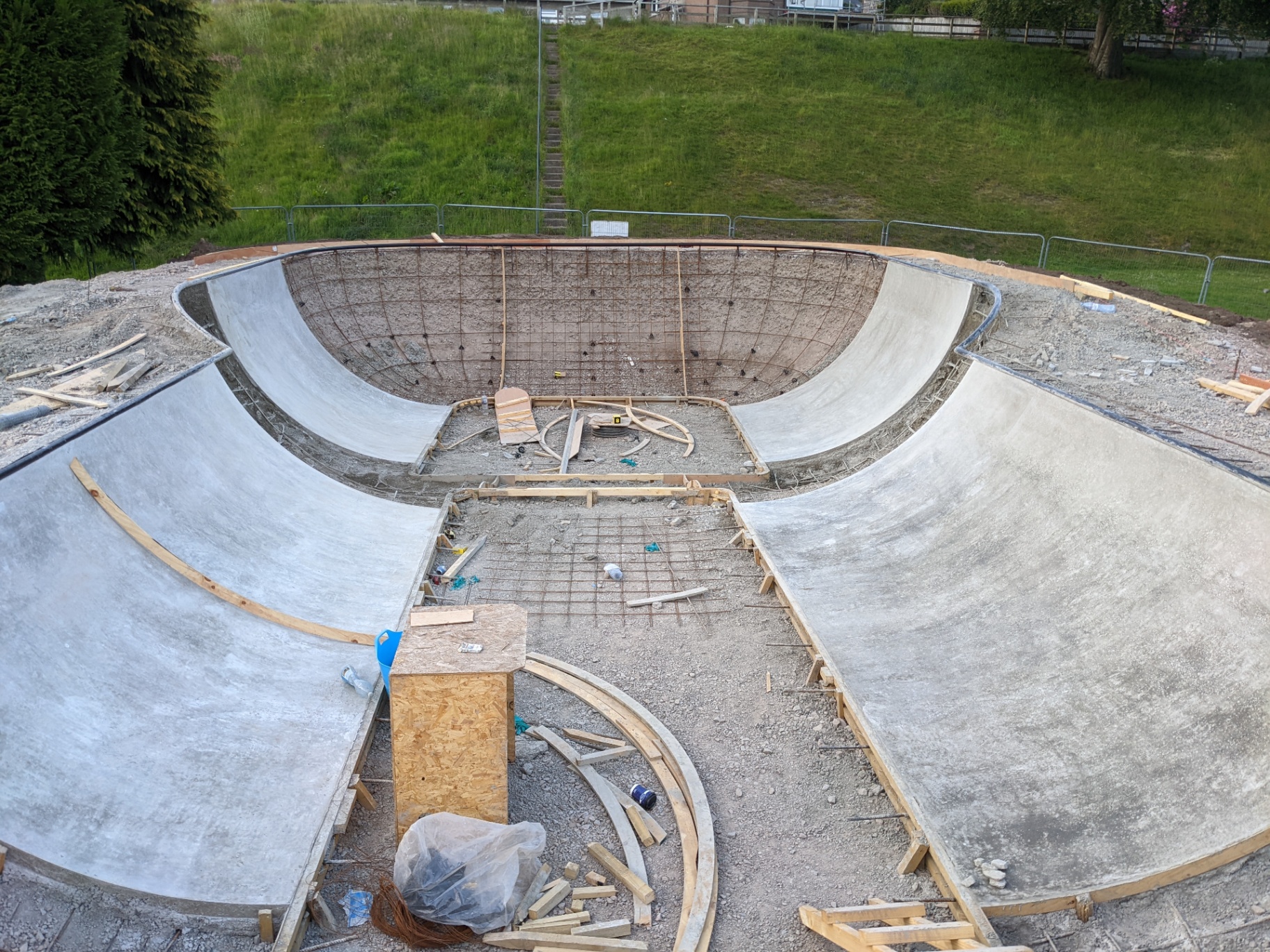 Concrete bowl taking shape with smooth transitions and rebar deck